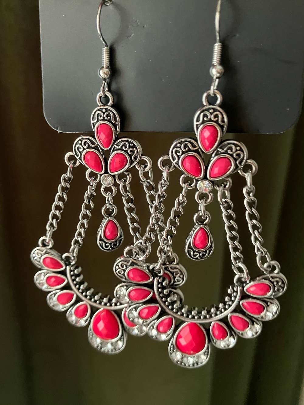 🌷Bright pink and clear rhinestones tiered chandelier earrings